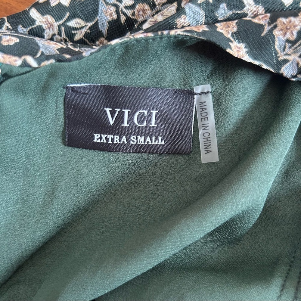VICI from Nordstrom Dark Green Floral Dress with Metallic Stripe, Size XS - Picture 8 of 10